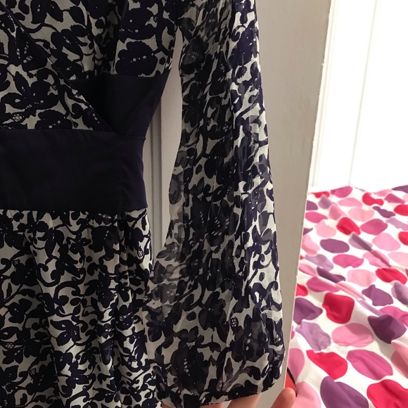 100% silk Diane von Furstenberg wrap dress - Picture 4 of 6